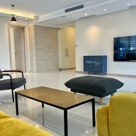 Point Grand Apartment *